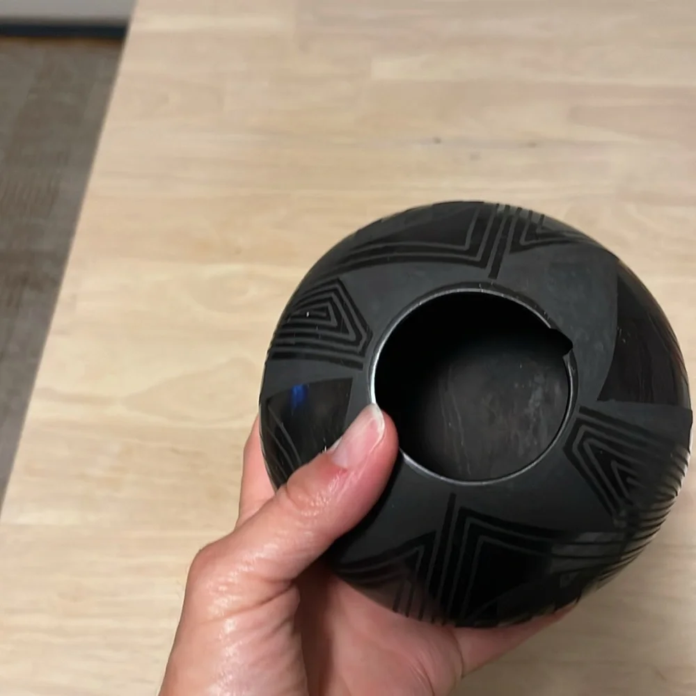 Mata Ortiz Mexican Black Pottery signed by artisan Josi Cato - Picture 6 of 11